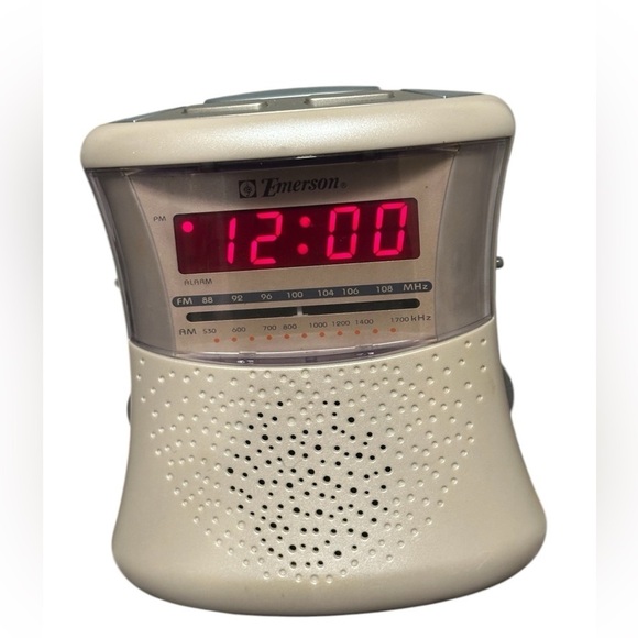 EMERSON Radio Alarm Clock AM/FM Radio Pearl
White Red LCD Display - Picture 9 of 9